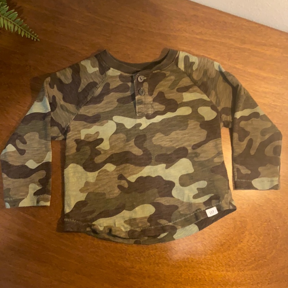 GAP Shirt